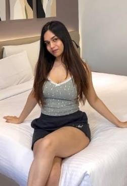 Daman escort in hotel